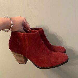 Elegant Ecco Red Suede Ankle Boots